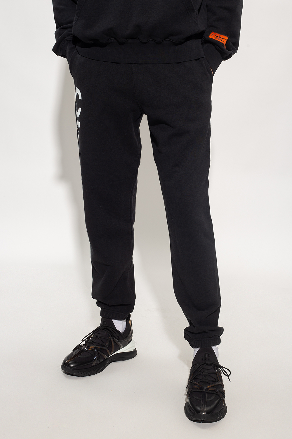 【関税込み】Heron Preston ブラック Sponsor スウェットパンツ Black Sponsor Sweatpants by Heron Preston on Sale